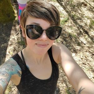 Meet your Posher, Monica